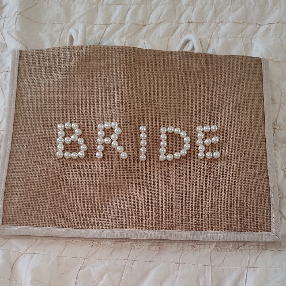 Bride Pearl-Embellished Tan and Silver Bag And Earring Set - Picture 4 of 6